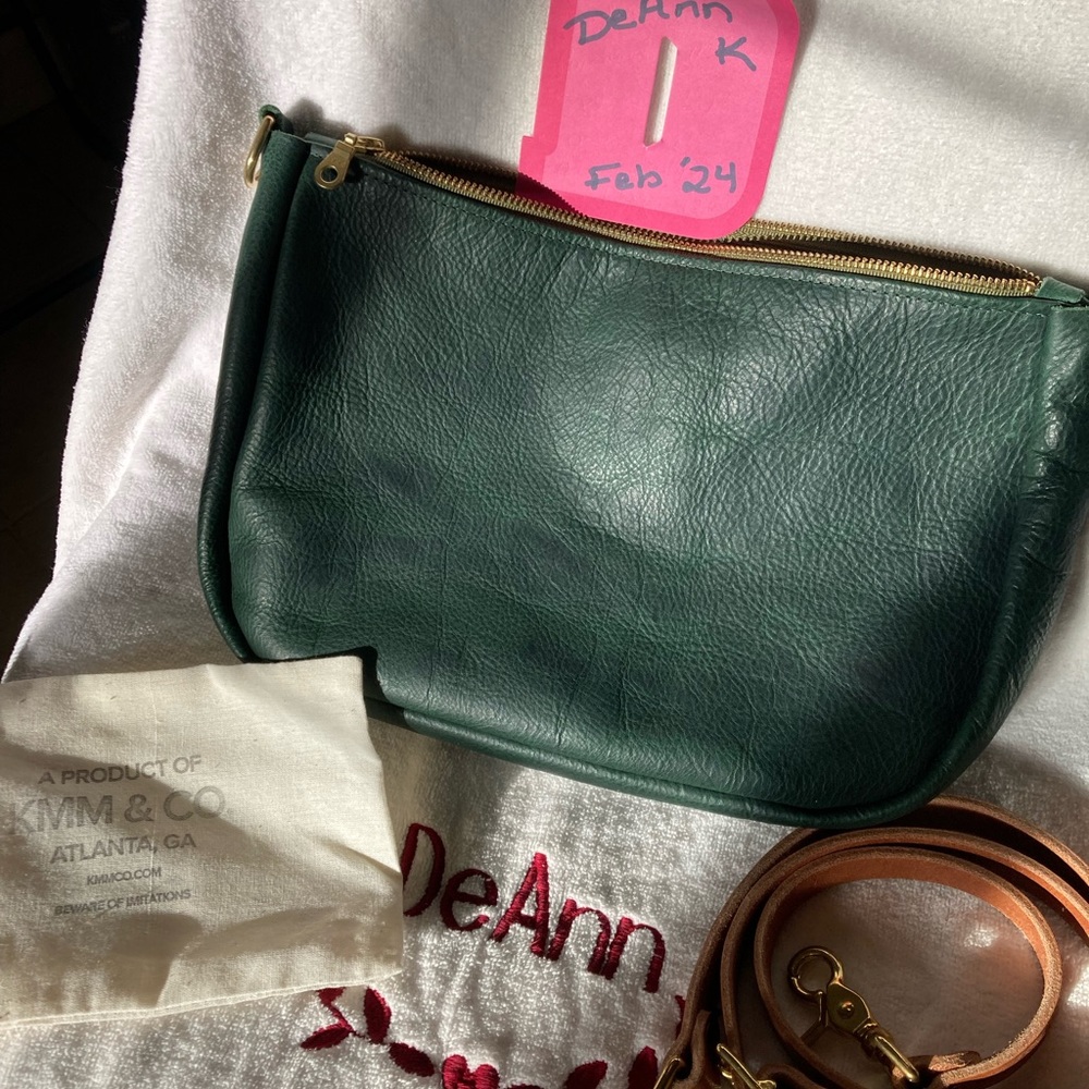 KMM&CO Beautiful Green Kodiak Crossbody w/ Tan strap.